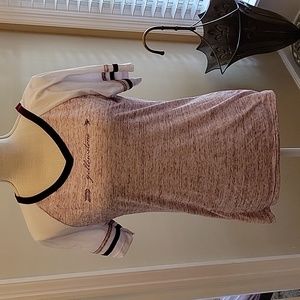 YELLOWSTONE  by Prarie Mountain wine white short sleeve Vneck tee shirt M EUC